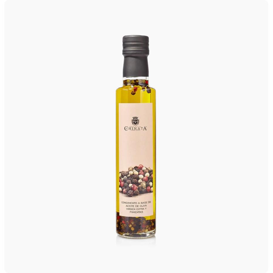 Średni kosz upominkowy Gourmet nr 1 La Chinata z 8 produktami.