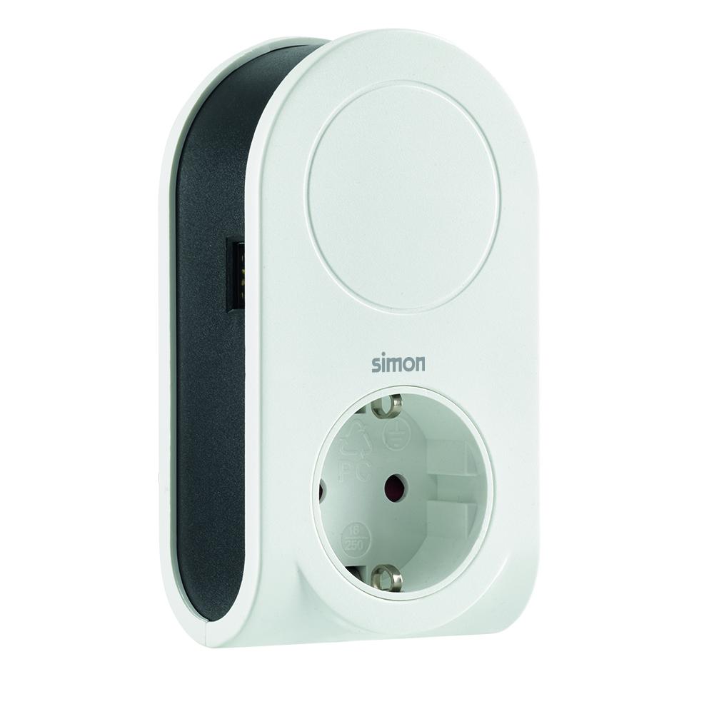 Adapter z 3 wtyczkami USB, zwijanym kablem + 1 port USB do + 1 gniazda 16 A Simon