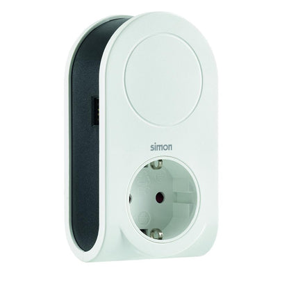 Adapter z 3 wtyczkami USB, zwijanym kablem + 1 port USB do + 1 gniazda 16 A Simon